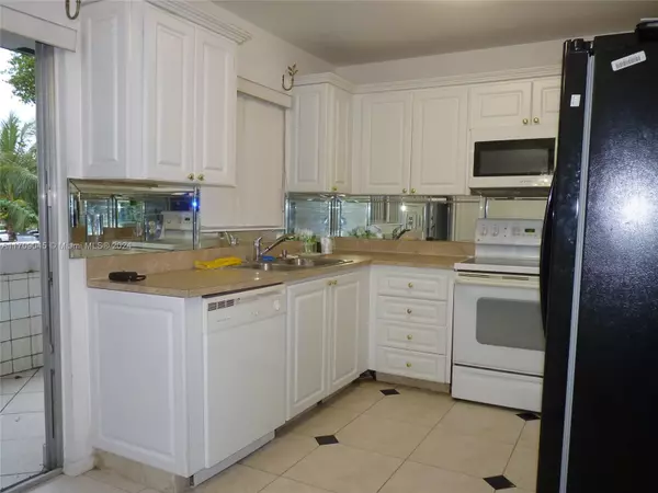 Pompano Beach, FL 33060,313 SW 1st Ct #L-7