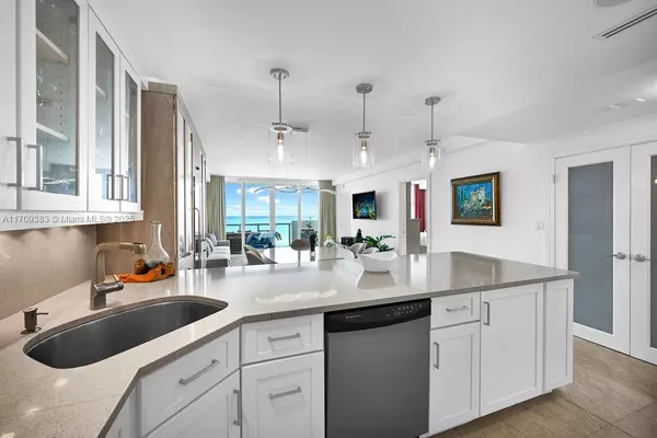 Miami Beach, FL 33140,5601 Collins Ave #903