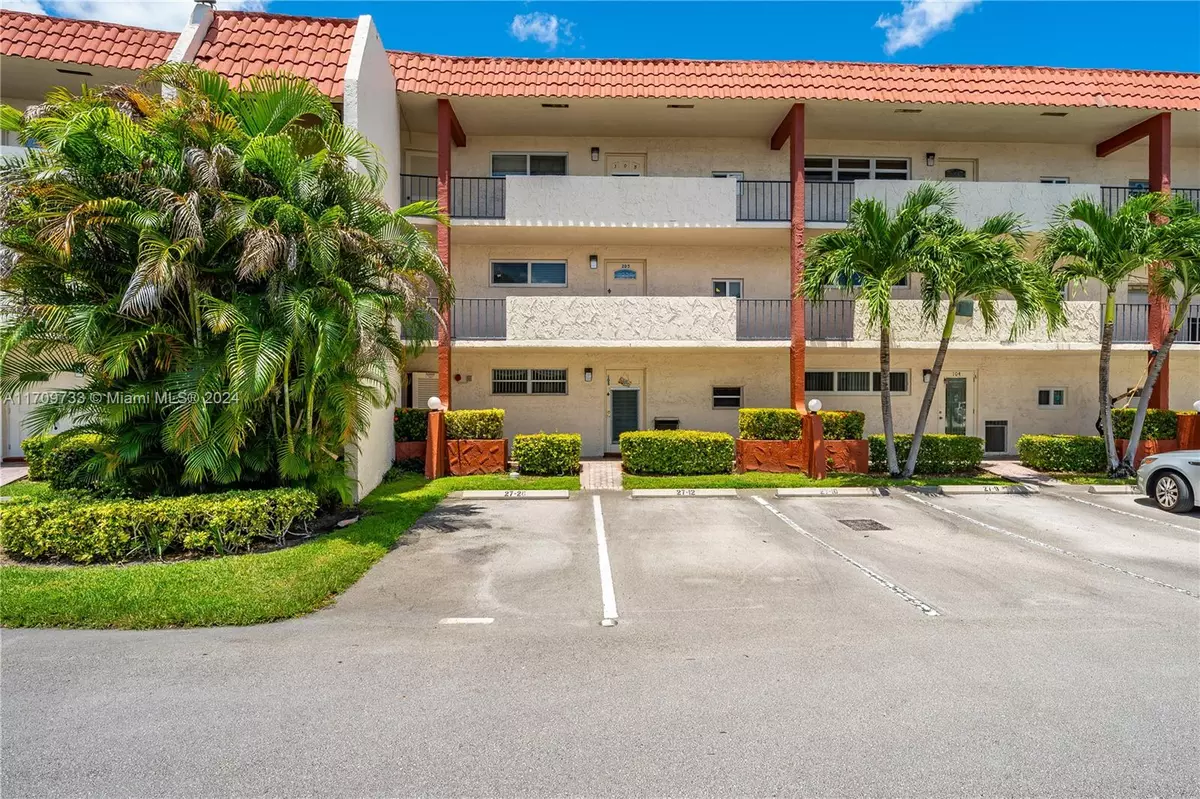 Pembroke Pines, FL 33025,681 S Hollybrook Dr #305