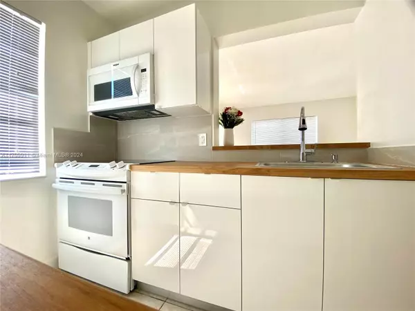 Hollywood, FL 33020,2219 Polk St #1B