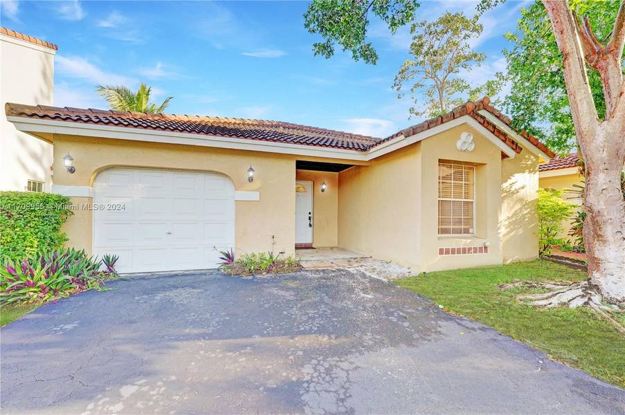 1405 Seagrape Cir, Weston, FL 33326