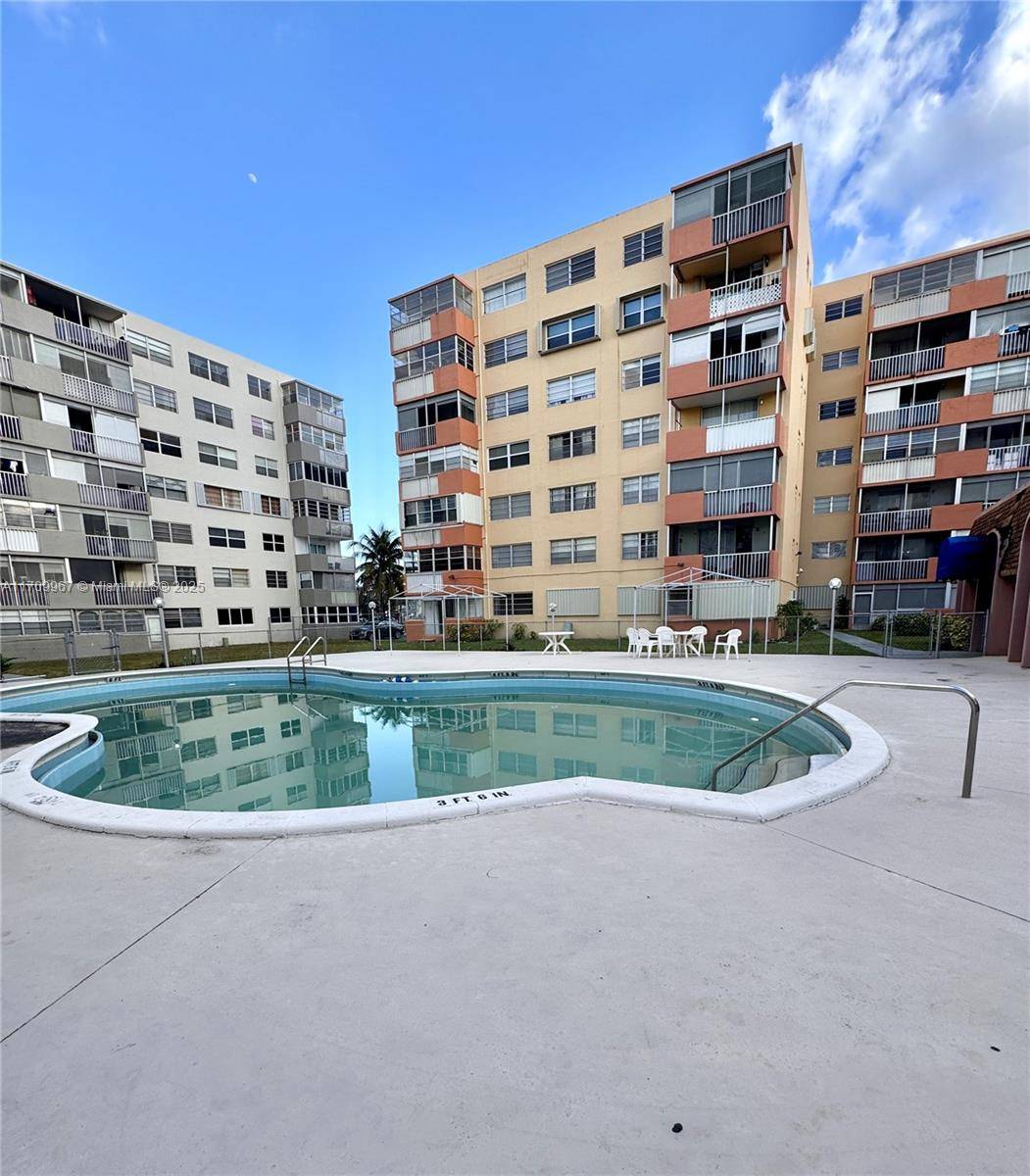 North Miami Beach, FL 33162,16400 NE 17th Ave #707