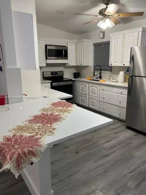 Big Pine, FL 33043,74 Pelican Ln #1