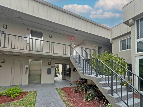 Delray Beach, FL 33484,183 Capri D #183