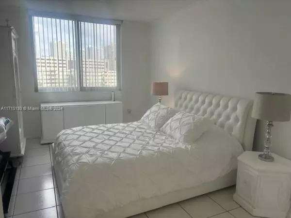 Sunny Isles Beach, FL 33160,300 Bayview Dr #509