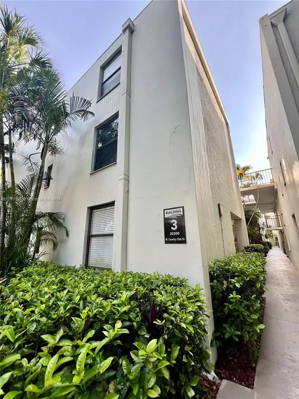 20300 W Country Club Dr #106-3,  Aventura,  FL 33180