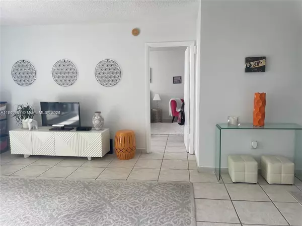 Surfside, FL 33154,9273 Collins Ave #811