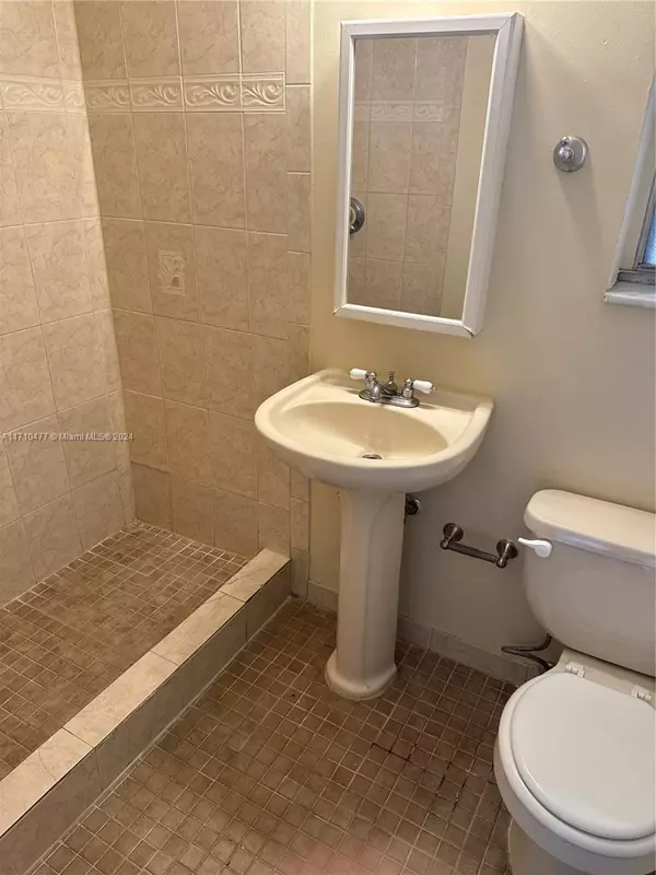 Hollywood, FL 33024,1610 N 70th Way