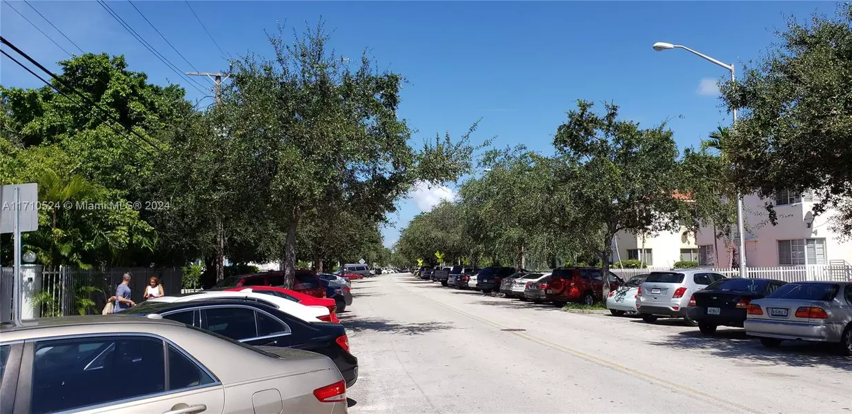 1275 Marseille Dr #42, Miami Beach, FL 33141
