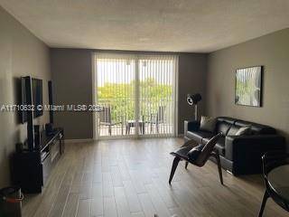 6940 Miami Gardens Dr #1-424, Hialeah, FL 33015