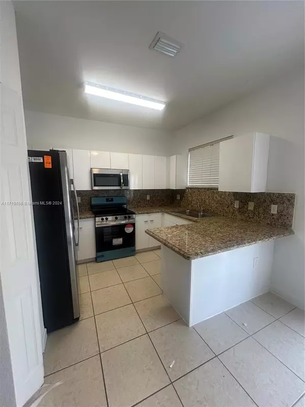 Homestead, FL 33033,372 NE 26th Pl #205