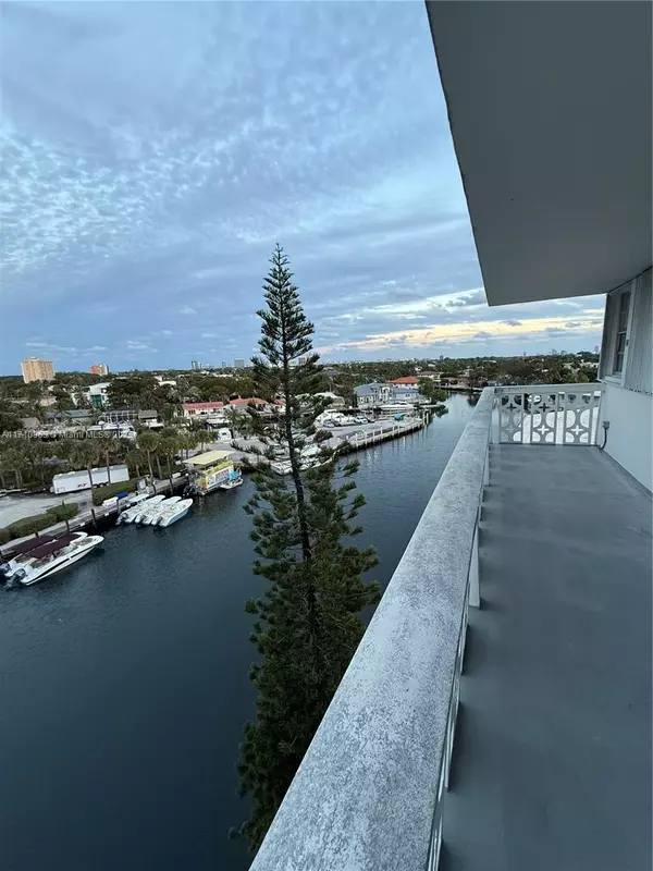 North Miami, FL 33181,13155 Ixora Ct #712