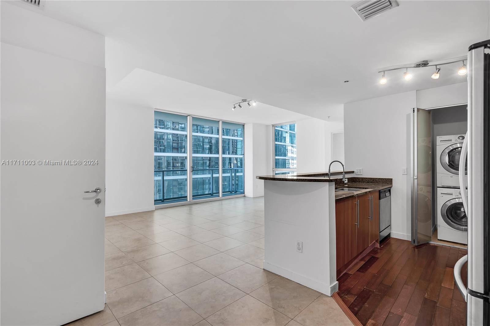Miami, FL 33131,300 S Biscayne Blvd #T-1802