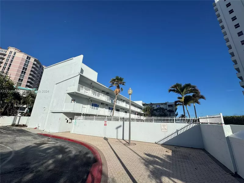 1480 S Ocean Blvd #302, Lauderdale By The Sea, FL 33062