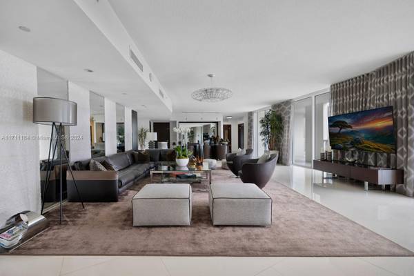 150 Sunny Isles Blvd #1-PH3, Sunny Isles Beach, FL 33160