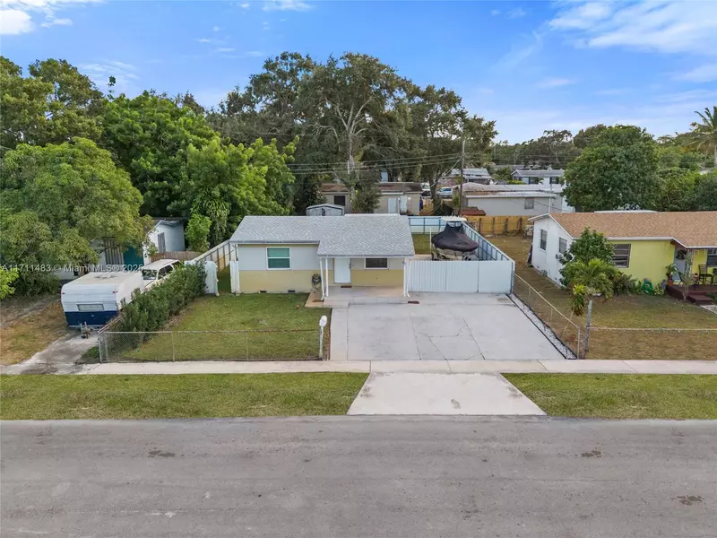 6416 Franklin St, Hollywood, FL 33024