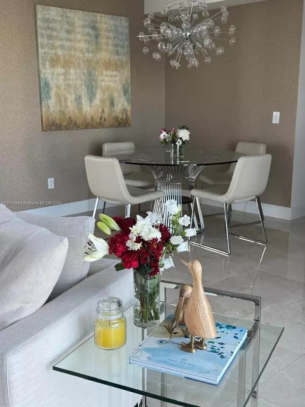 Aventura, FL 33180,3370 Hidden Bay Dr #1411
