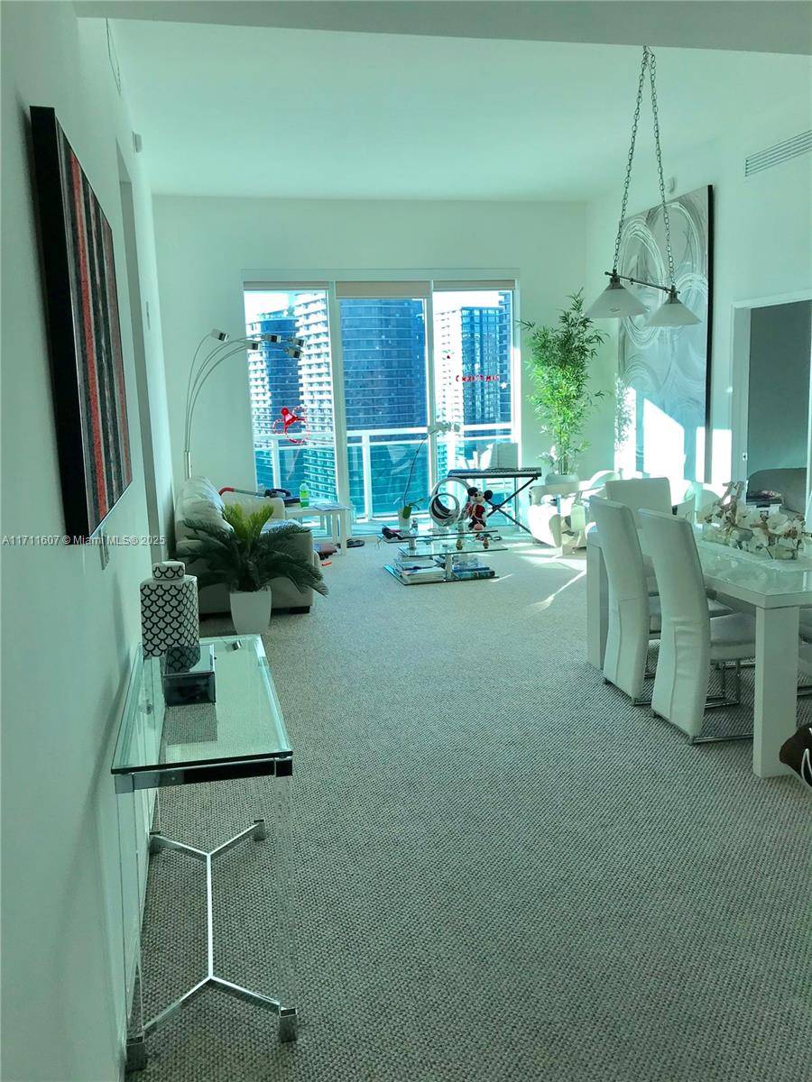 Miami, FL 33131,951 Brickell Ave #PH4107