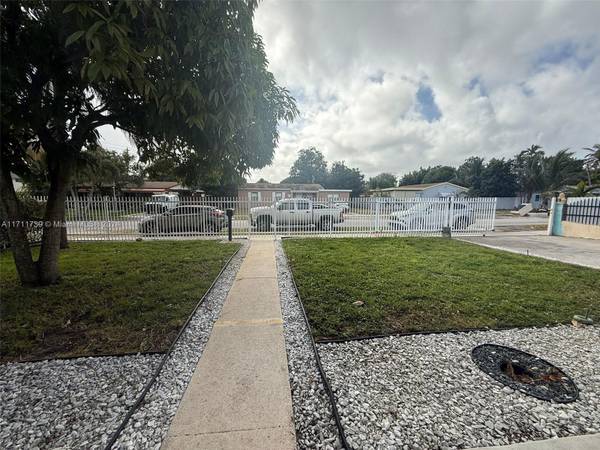 Miami Gardens, FL 33169,255 NW 189th St