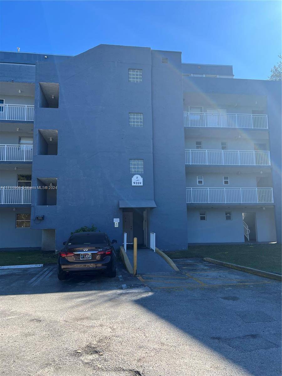 9359 Fontainebleau Blvd #F108, Miami, FL 33172