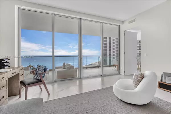 Sunny Isles Beach, FL 33160,18975 Collins Ave #903