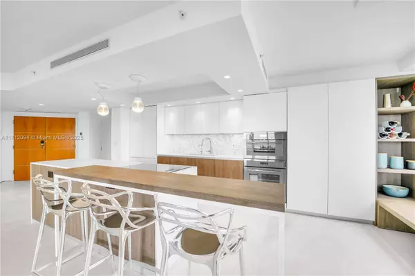 Miami Beach, FL 33139,400 S Pointe Dr #604