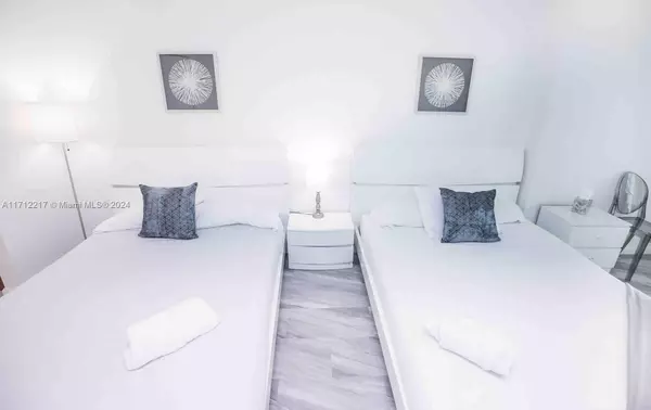 1200 Brickell Bay Dr #2016, Miami, FL 33131