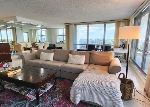Hollywood, FL 33019,2751 S Ocean Dr #1001N