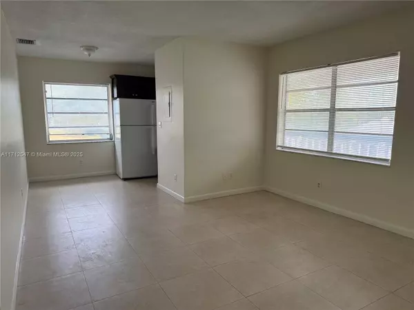 Hallandale Beach, FL 33009,218 SE 10th St #3