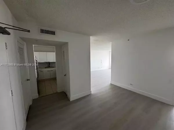 Miami Beach, FL 33139,1500 Bay Rd #1070S