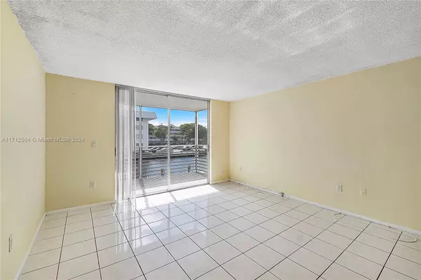 North Miami Beach, FL 33160,3600 NE 170th St #211