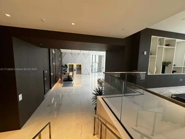 Miami, FL 33131,300 Biscayne Boulevard Way #1806