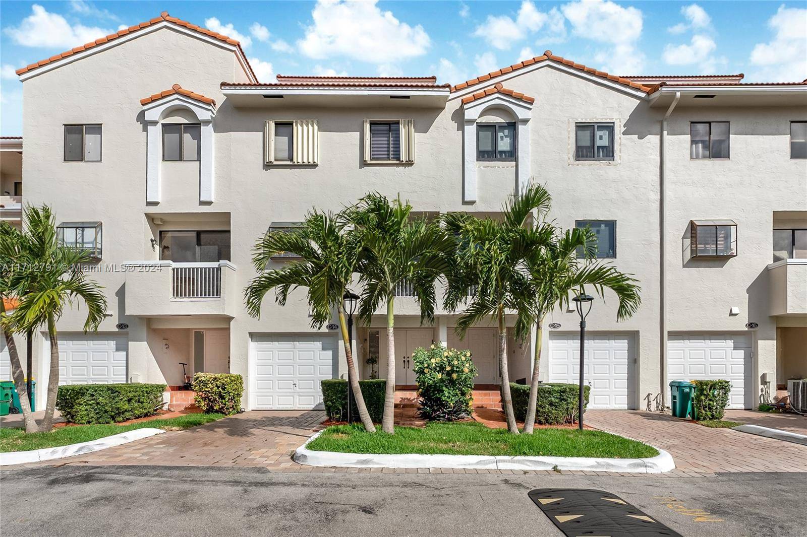 Aventura, FL 33180,21376 Marina Cove Cir #14-C