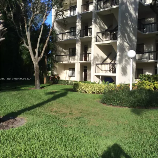 3050 Presidential Way #101, West Palm Beach, FL 33401