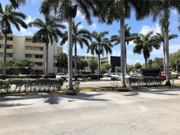 10000 NW 80 Ct #2543, Hialeah Gardens, FL 33016