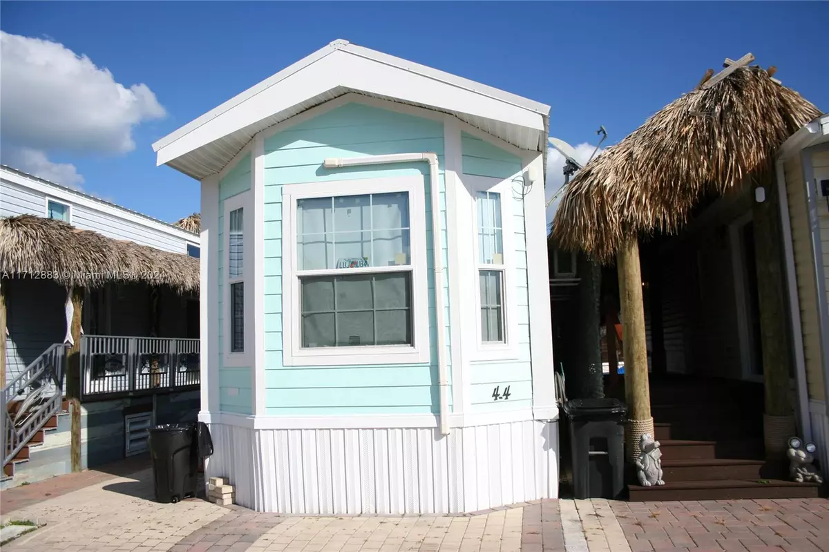 Key Largo, FL 33037,999 Morris Ave #4-4