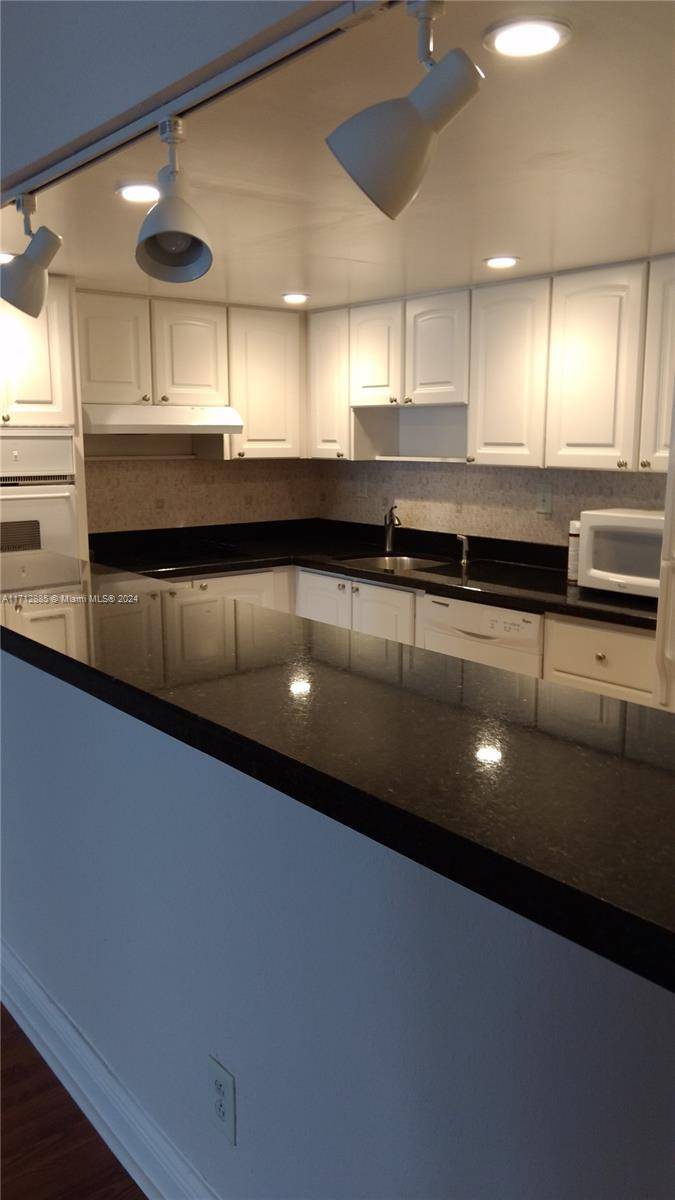 19390 Collins Ave #1014, Sunny Isles Beach, FL 33160