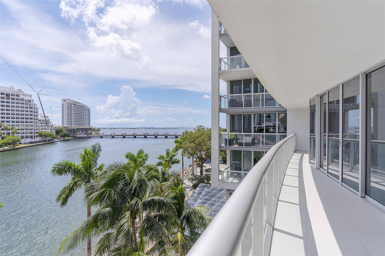 Miami, FL 33131,495 Brickell Ave #BAY407