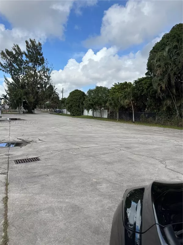 Miami, FL 33169,15343 NW 2nd Ave