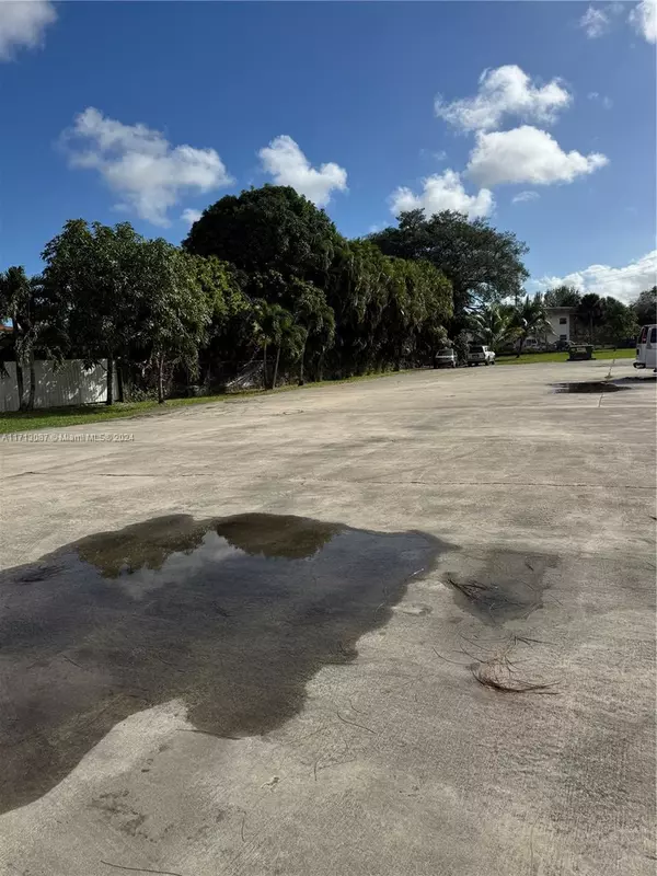 15343 NW 2nd Ave, Miami, FL 33169
