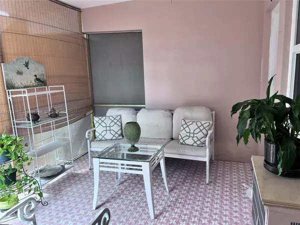 Hallandale Beach, FL 33009,160 NE 8th Ave #19A