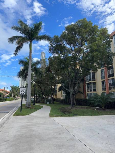210 172nd St #523, Sunny Isles Beach, FL 33160