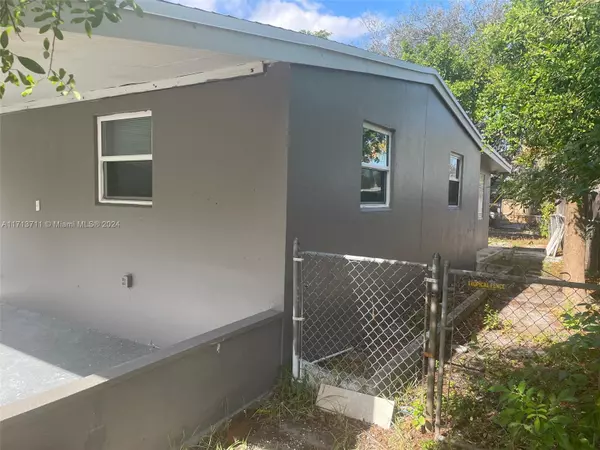 Oakland Park, FL 33334,731 NE 57th St