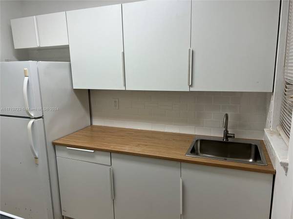 1001 NE 111th St #1001, Biscayne Park, FL 33161
