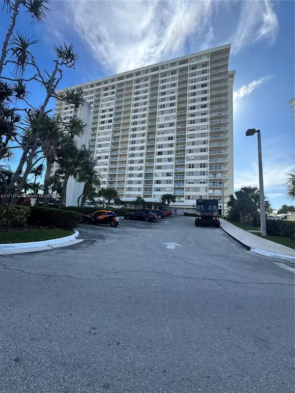 Sunny Isles Beach, FL 33160,300 Bayview Dr #2004