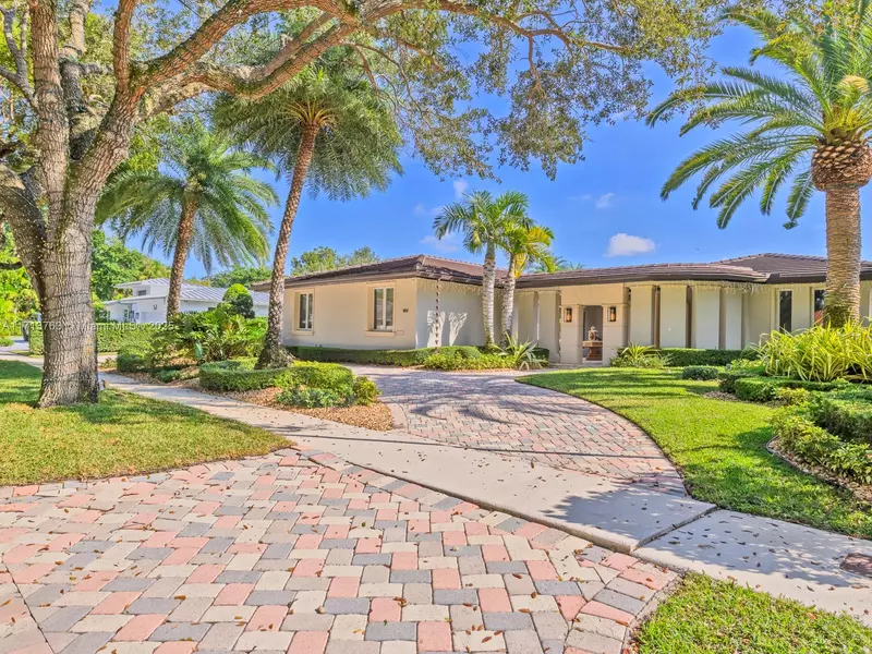 16111 W Troon Cir, Miami Lakes, FL 33014