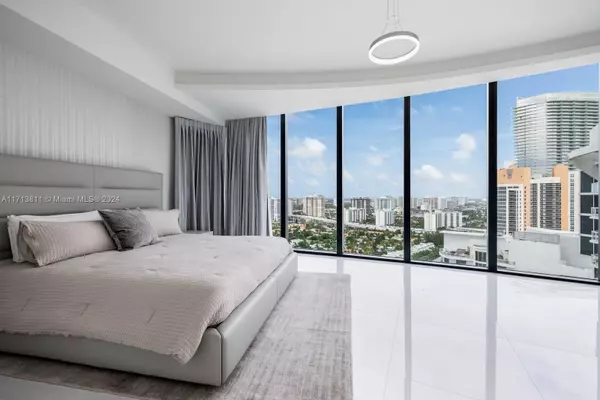 Sunny Isles Beach, FL 33160,18555 Collins Ave #2805