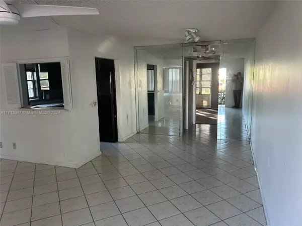 Deerfield Beach, FL 33442,305 Tilford O #305