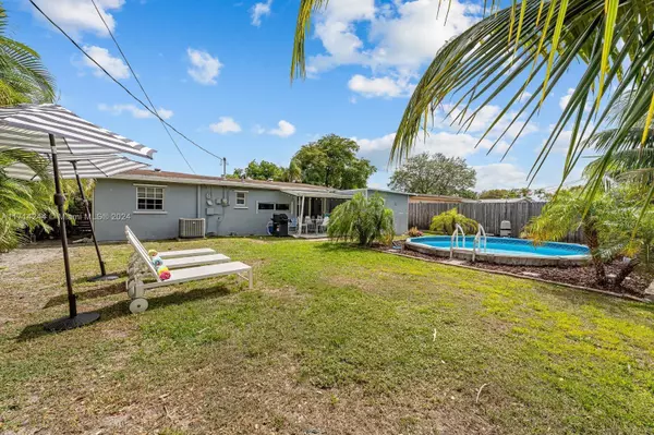 Hollywood, FL 33021,5631 Simms St