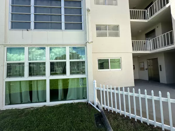 Sunrise, FL 33322,8450 Sunrise Lakes Blvd #107